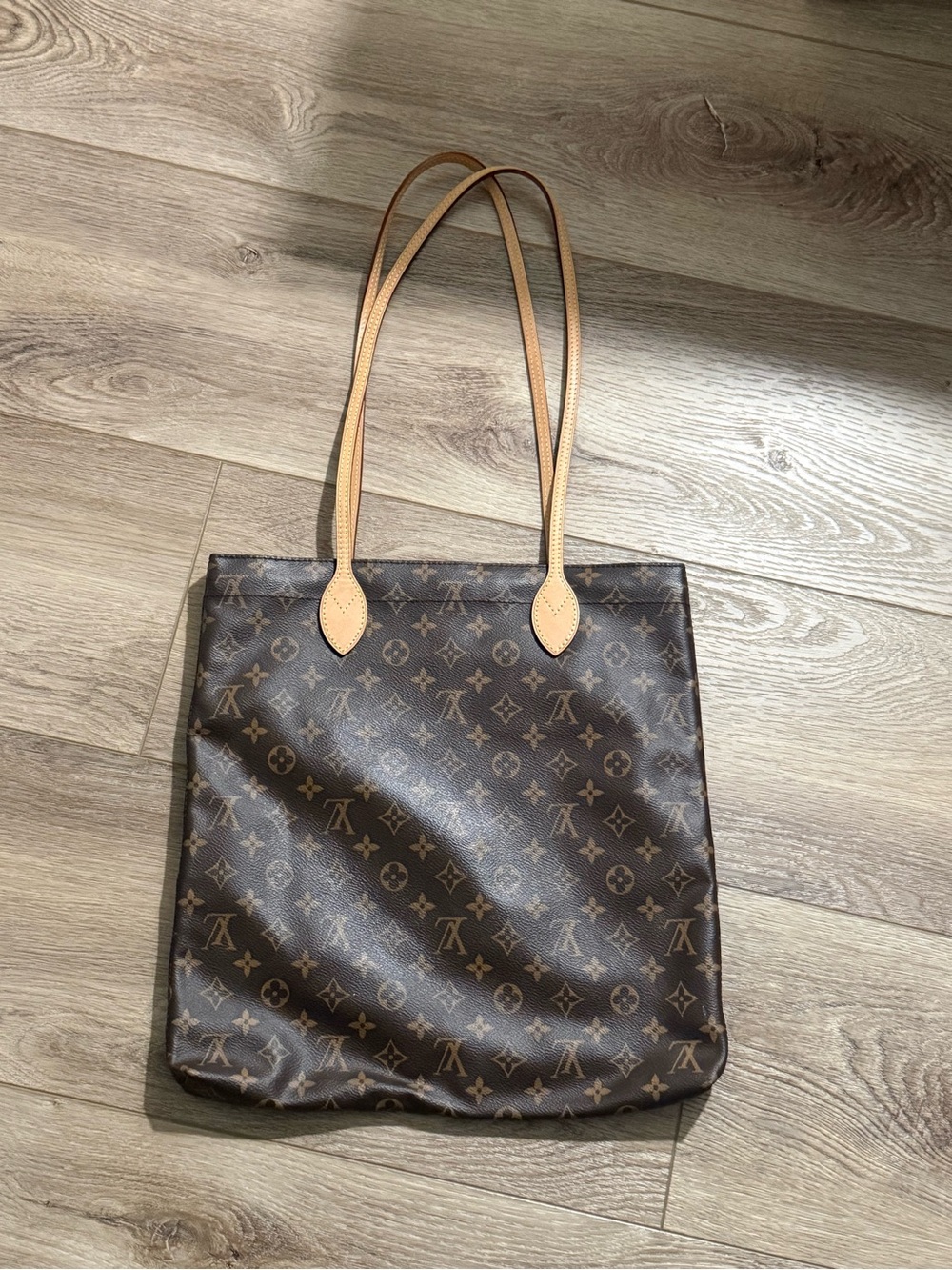 Louis Vuitton Monogram Canvas Tote with Natural Vachetta Straps - Picture 2 of 14